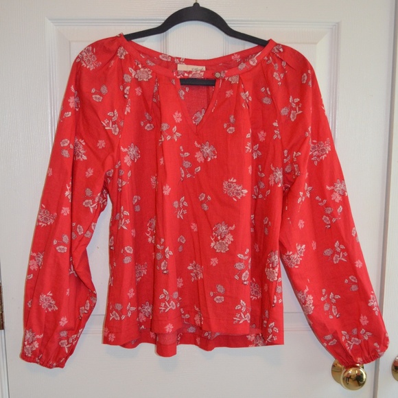 Red and White Floral Keyhole Neck Top - Picture 1 of 3